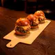 Tábua para mini hamburguer e porções 33x21cm em compensado naval